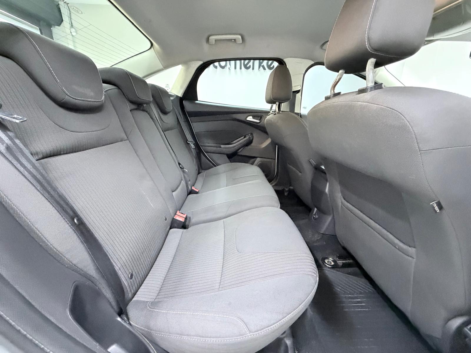 FORD FOCUS 23